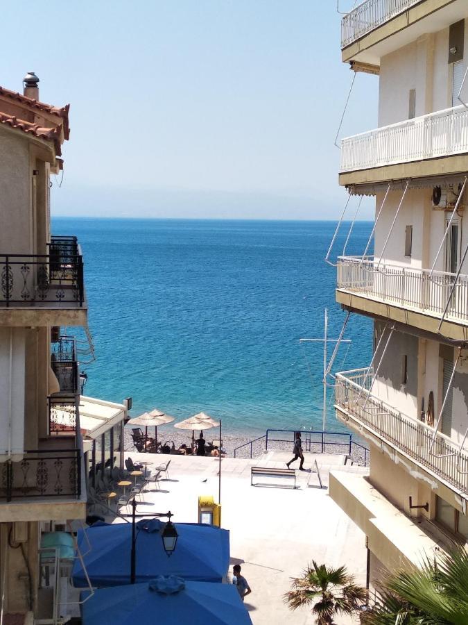 Seaview Apartment In Theheart Of Loutraki Exterior photo