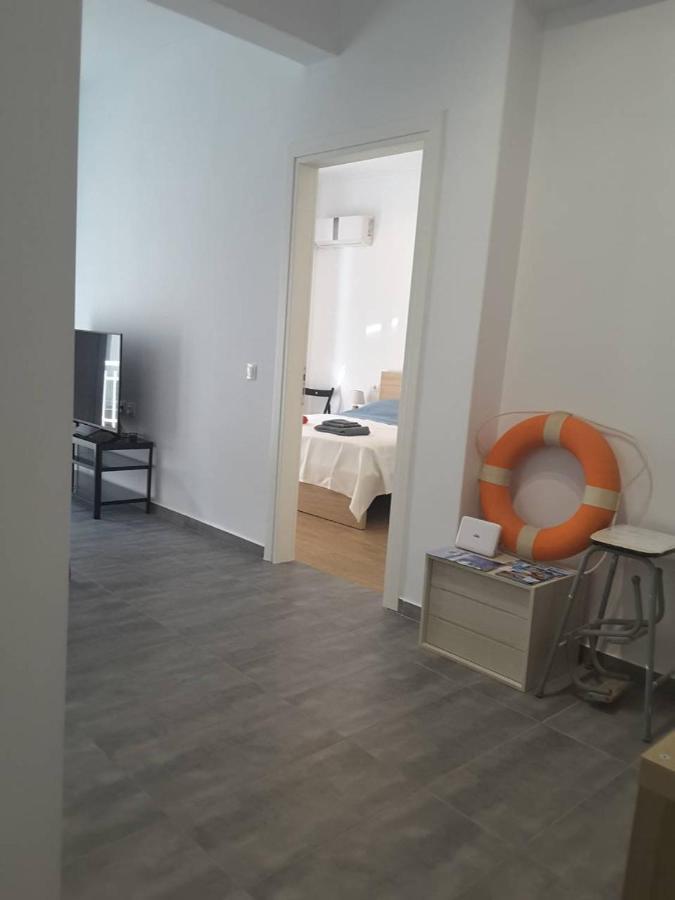 Seaview Apartment In Theheart Of Loutraki Exterior photo